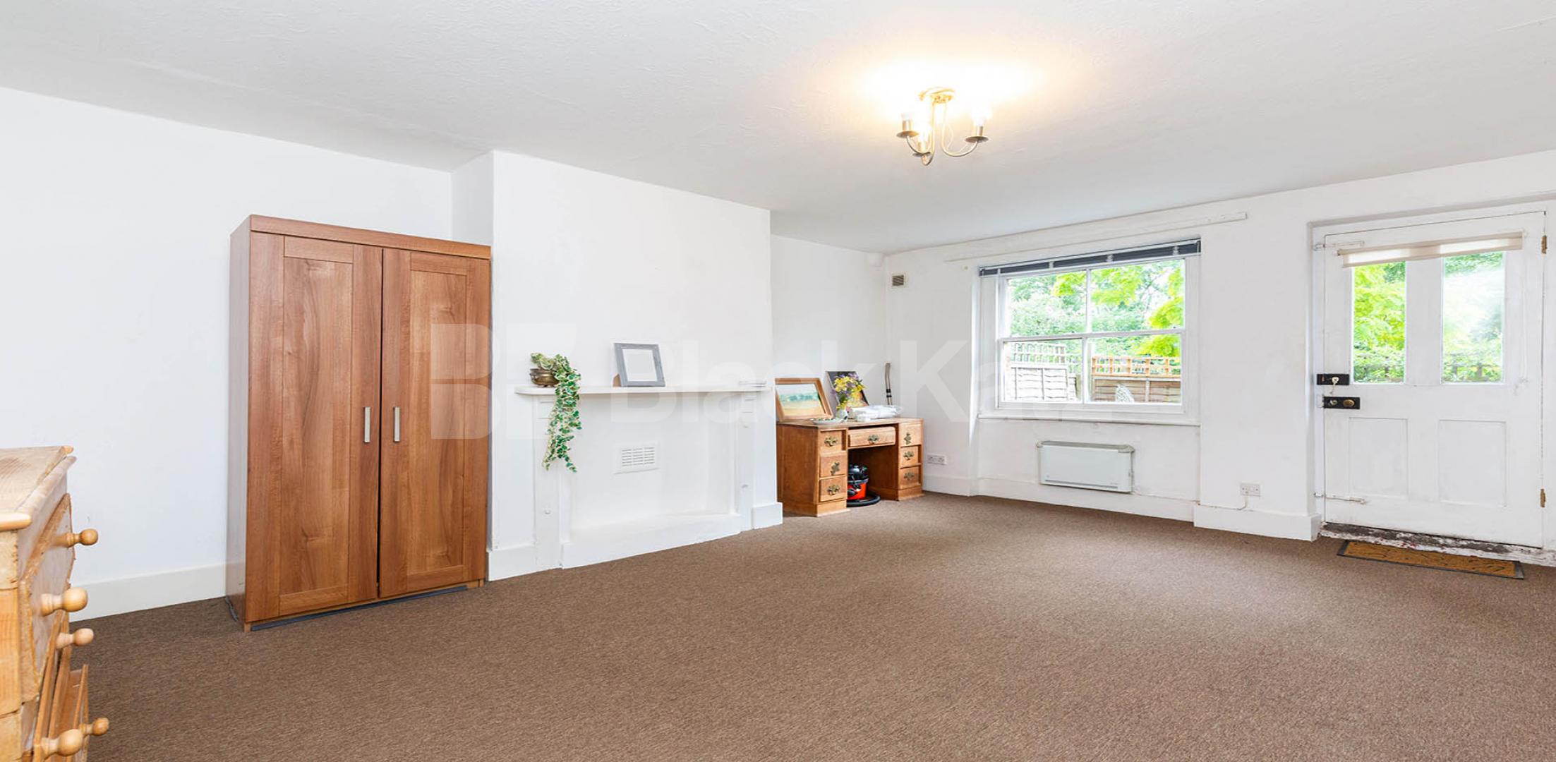			FANTASTIC SPACIOUS GARDEN FLAT, 1 Bedroom, 1 bath, 1 reception Flat			 Stapleton Hall Road, FINSBURY PARK-STROUD GREEN